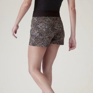 Athleta Women’s Trekkie North Mid Rise Short Black Size 8 Running Hiking Outdoor